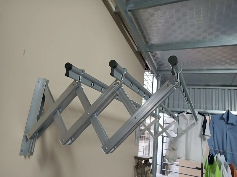 Làm sao để giàn phơi đồ không bị nghiêng 4 giàn phơi đồ không bị nghiêng