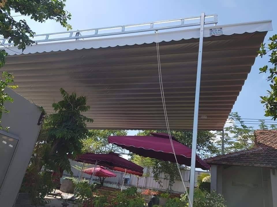BẠT CHE NẮNG MƯA KẾT HỢP NĂNG LƯỢNG MẶT TRỜI