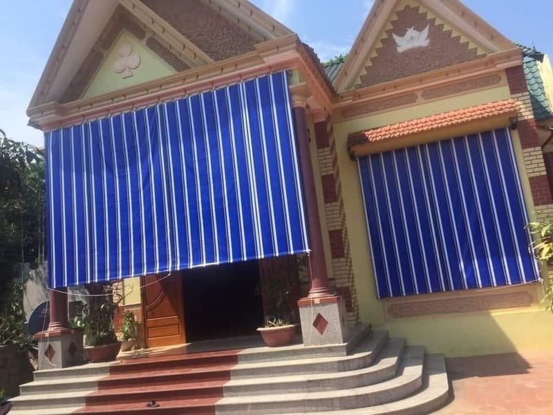 lắp bạt che nắng mưa trên tường gạch