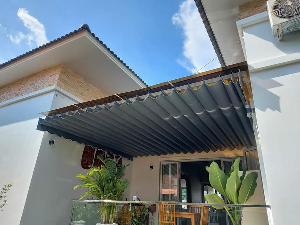 Lắp bạt mái che sân thượng mùa mưa có cần lưu ý gì? 2 Lắp bạt mái che sân thượng mùa mưa