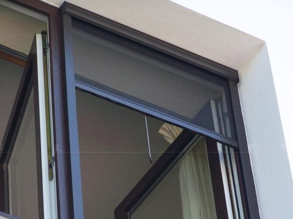 Cửa lưới chống muỗi dạng cuốn