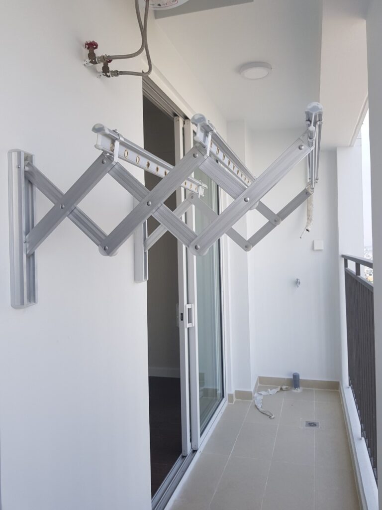 Cách lắp bộ giàn phơi xếp ngang gắn tường tại nhà Hòa Phát 2 Bộ giàn phơi xếp ngang gắn tường là giải pháp phơi đồ thông minh