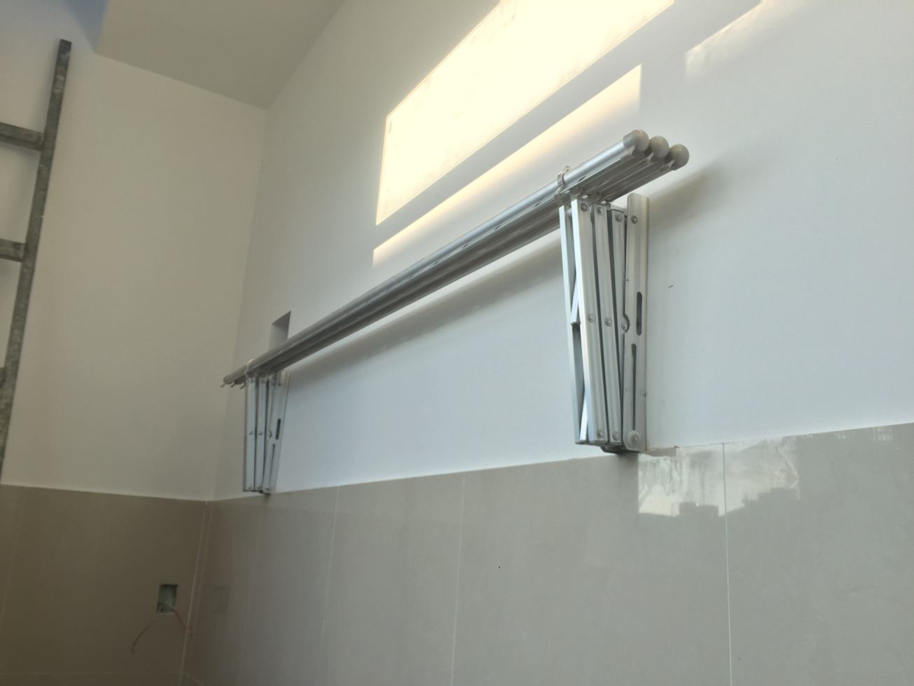 Giàn phơi gắn tường an toàn cho trẻ em: Giải pháp tiện lợi và an toàn cho gia đình 3 Tiêu chí lựa chọn giàn phơi gắn tường an toàn cho trẻ em