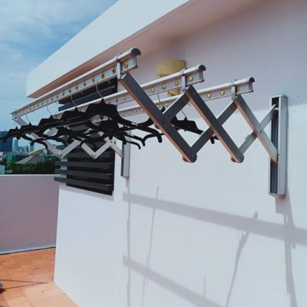 Mẫu giàn phơi xếp ngang gắn tường