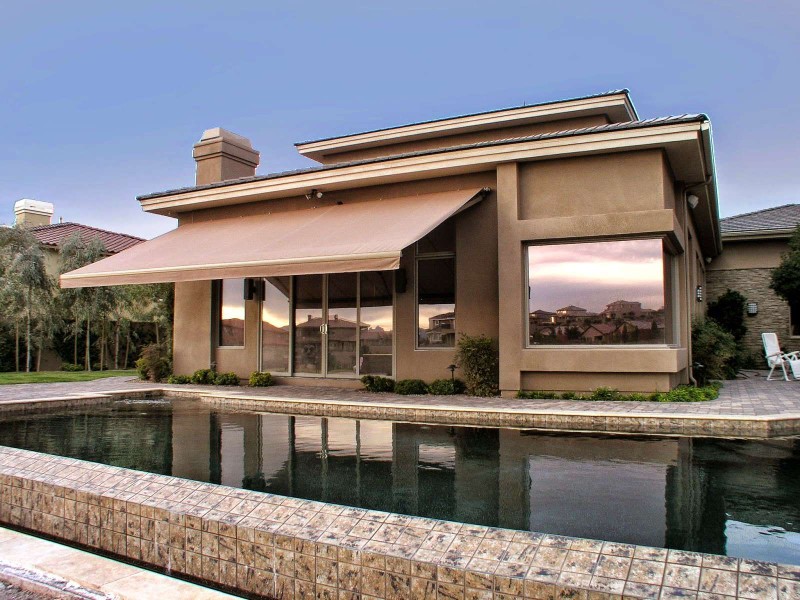 Cách chọn sản phẩm chống nắng mưa cho ban công