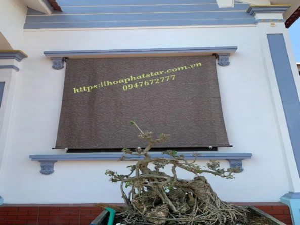 so sánh chi phí bạt che và mái kính