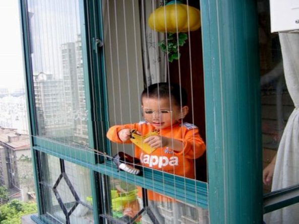 Tiêu chí chọn lưới bảo vệ an toàn cho trẻ em